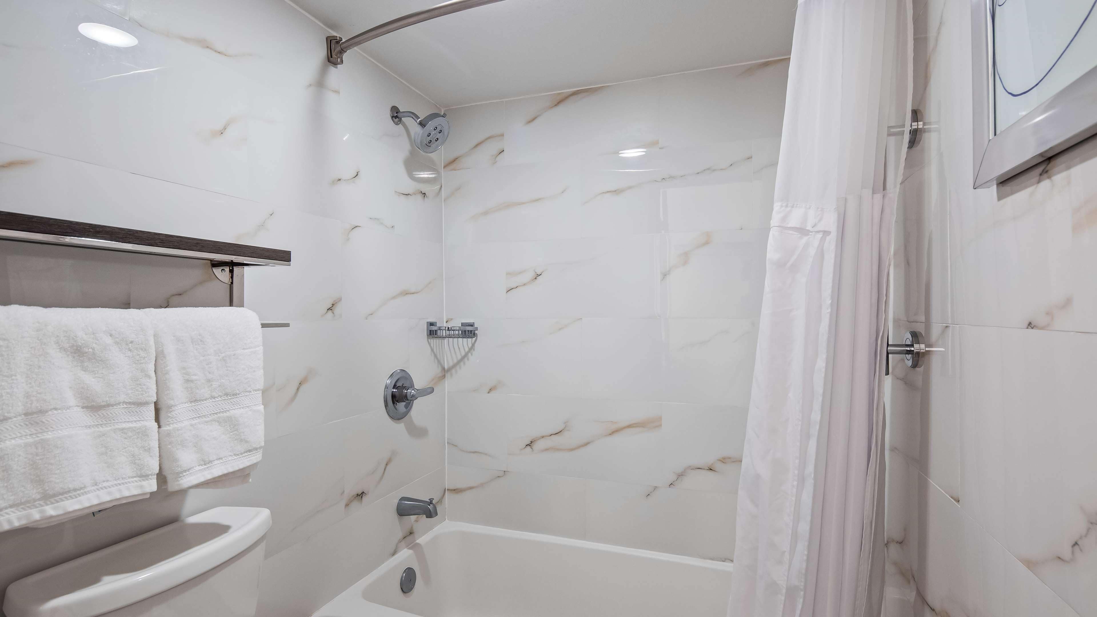 Foto - SureStay Plus Hotel by Best Western Sacramento Cal Expo