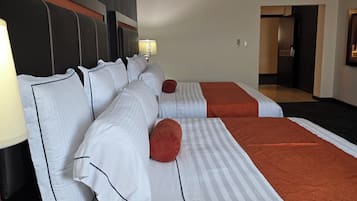 Habitación doble, 2 camas matrimoniales | Ropa de cama de alta calidad y caja de seguridad en la habitación