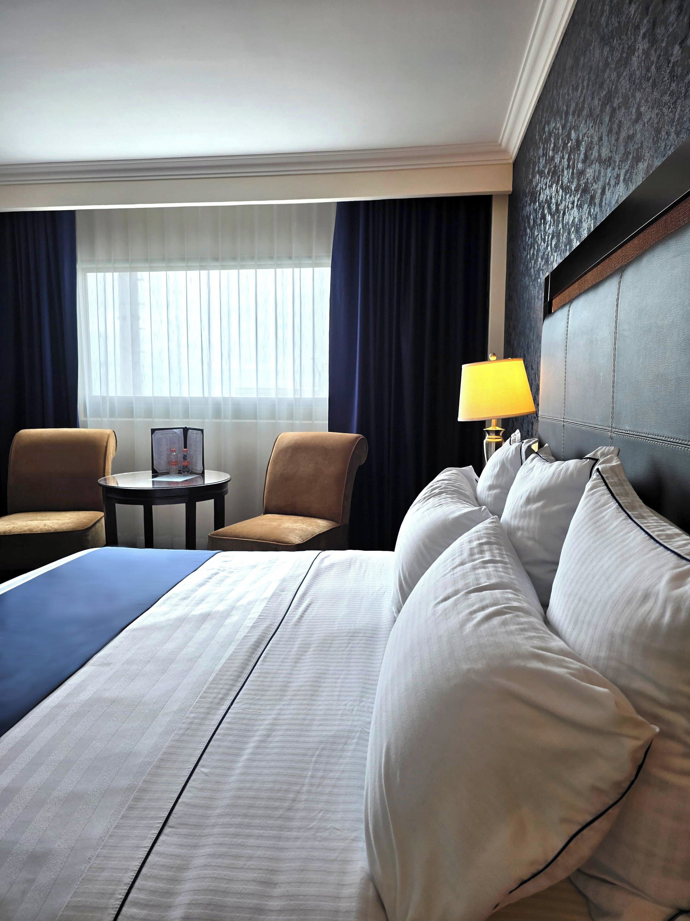 double room, 1 king bed | premium bedding, in-room safe, desk, laptop workspace
