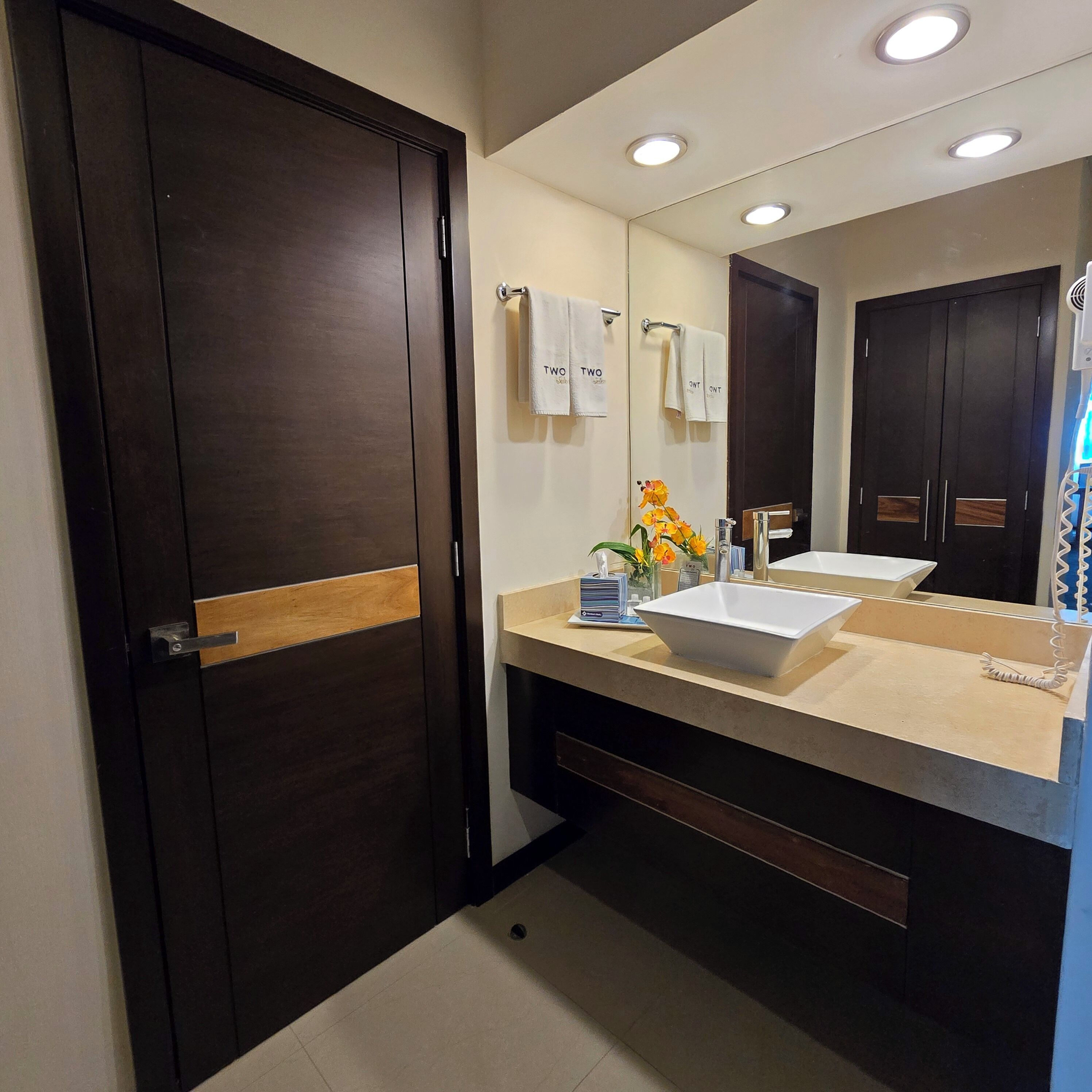 premium bedding, in-room safe, desk, laptop workspace