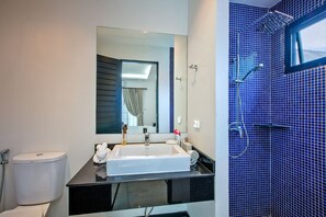 Villa, 3 chambres, piscine privée | Salle de bain | Articles de toilette (gratuits), séchoir à cheveux, bidet