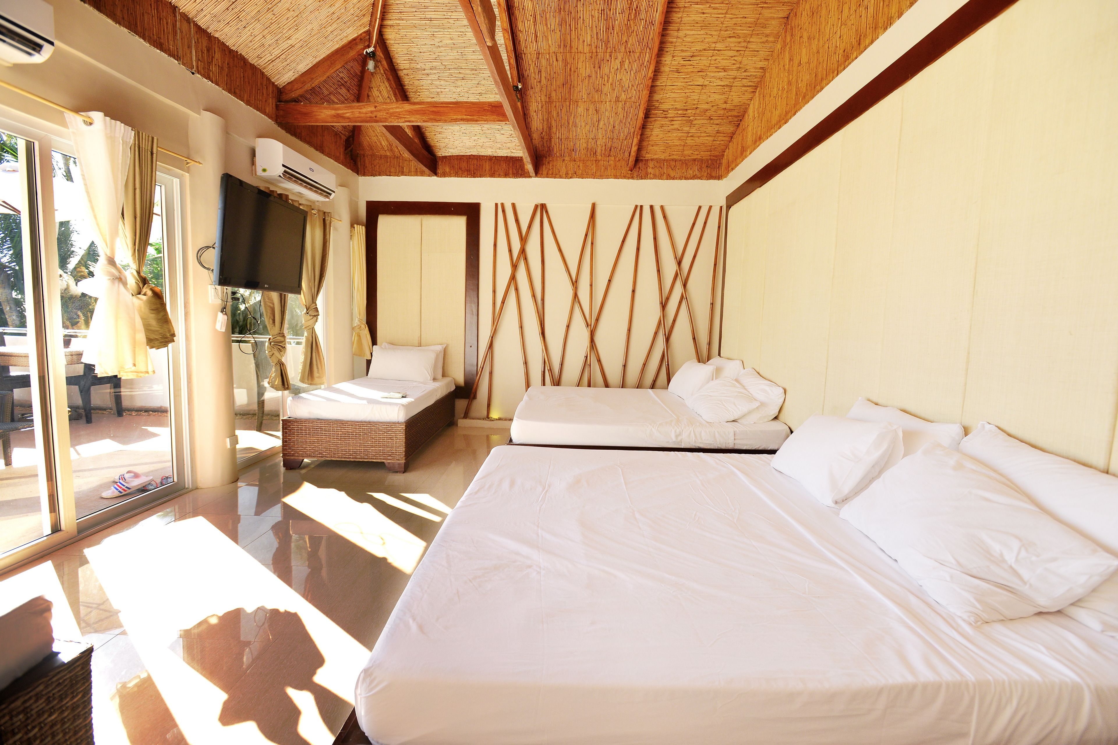 family room, 1 bedroom, ocean view | blackout curtains, free wifi