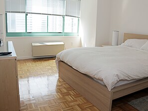 都會公寓, 1 間臥室, 城市景觀 | 1 間臥室、書桌、熨斗/熨衣板、折疊床/加床