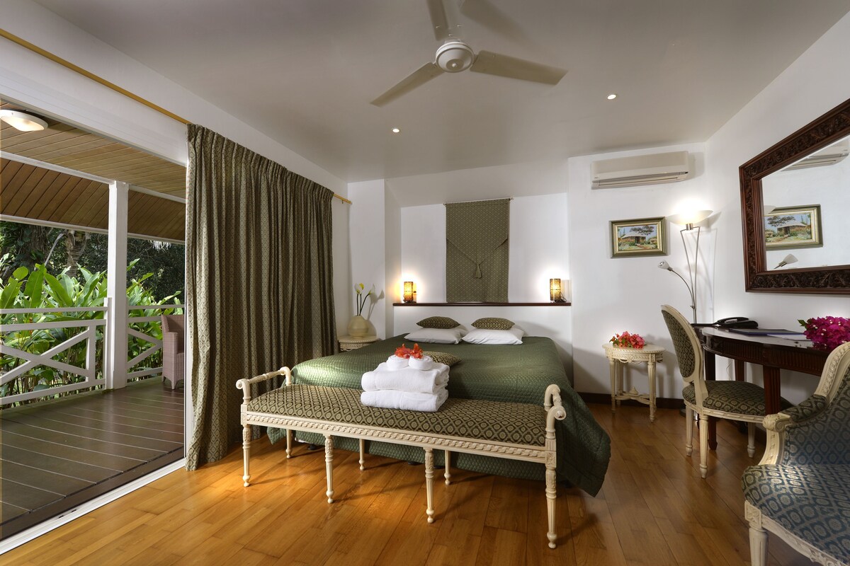 Premium bedding, desk, iron/ironing board, rollaway beds
