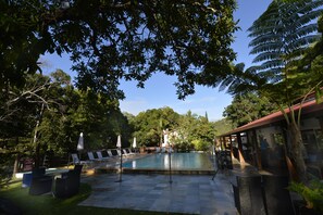 Outdoor pool - Hotel Evasion (Sarramea)