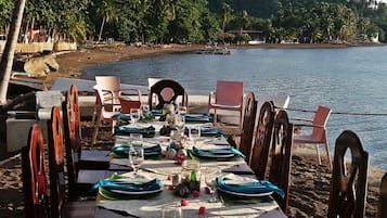Breakfast, lunch, dinner served; international cuisine, beach views