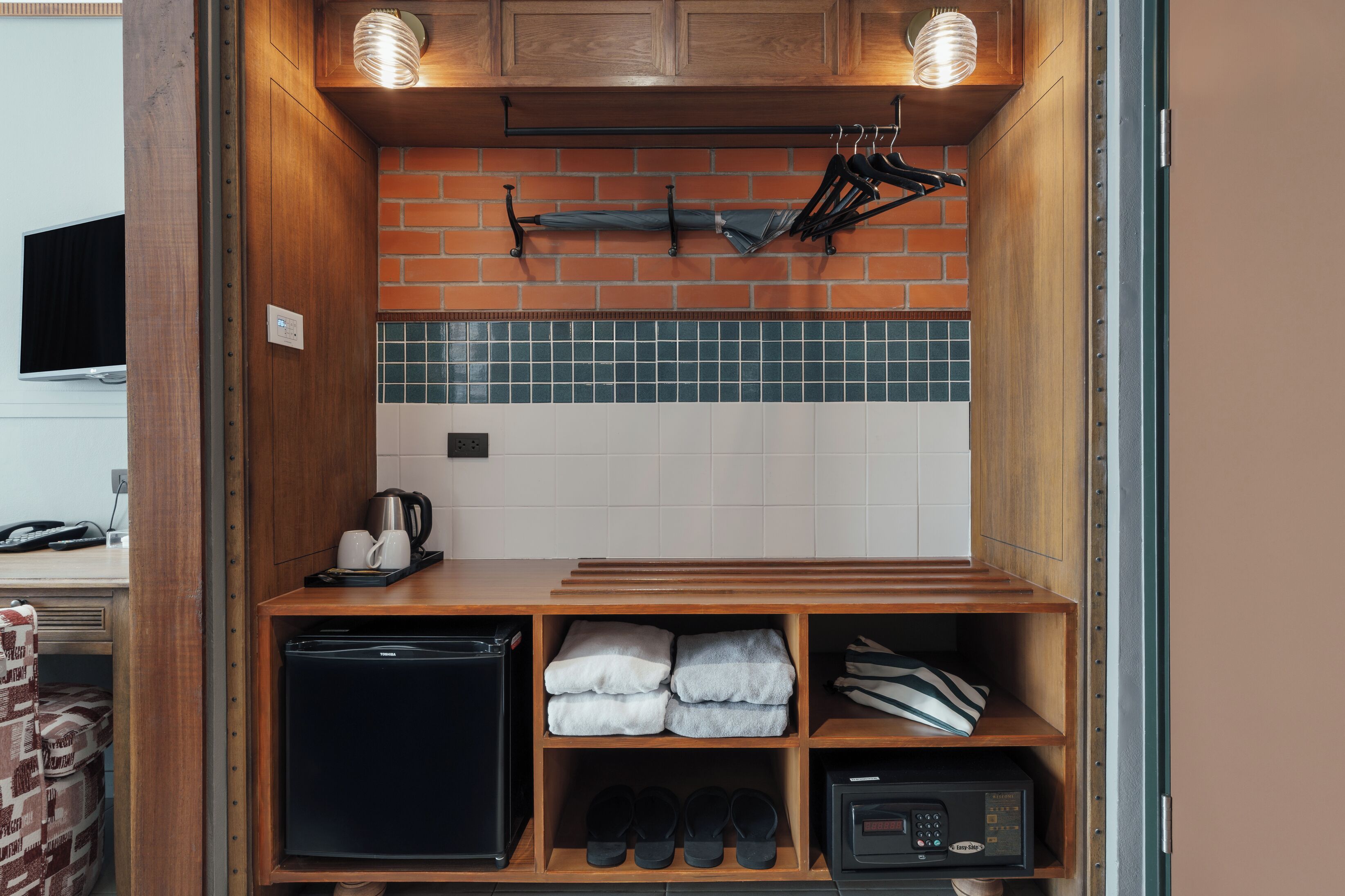 1 bedroom, in-room safe, desk, iron/ironing board