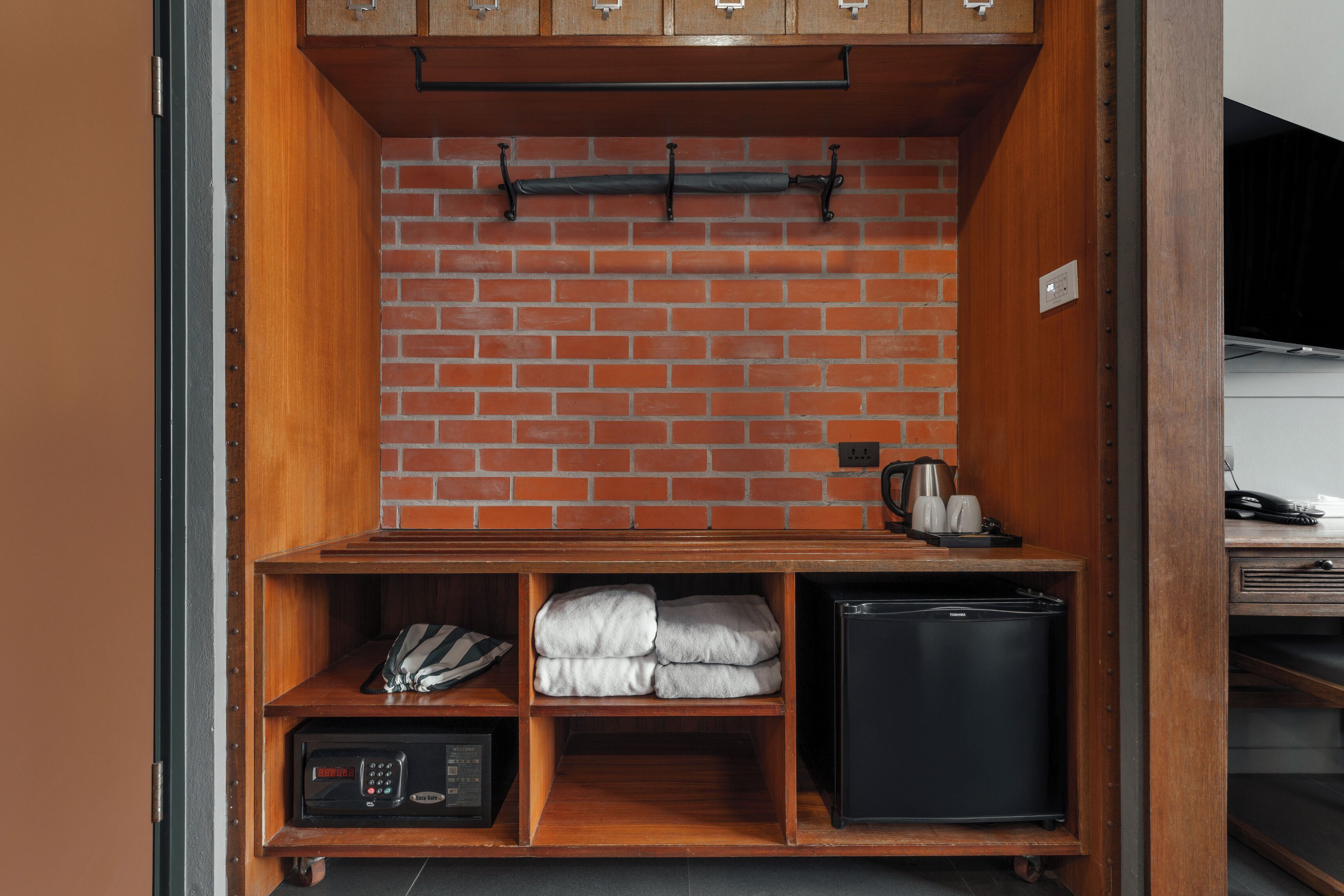 1 bedroom, in-room safe, desk, iron/ironing board