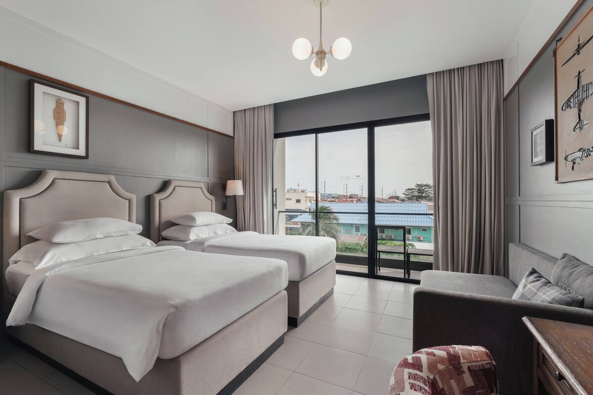 1 bedroom, in-room safe, desk, iron/ironing board