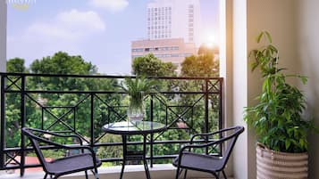 Apartamento superior, 1 quarto, banheiro privativo, vista para a cidade | Vista da sacada