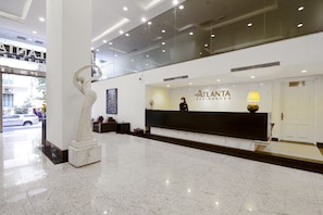 Quầy tiếp tân