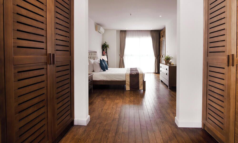 Premium bedding, in-room safe, individually decorated