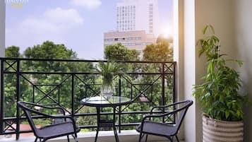 Apartemen Superior, 1 kamar tidur, kamar mandi pribadi, pemandangan kota | Pemandangan balkon