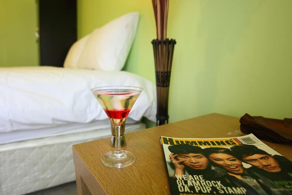 deluxe room | in-room dining