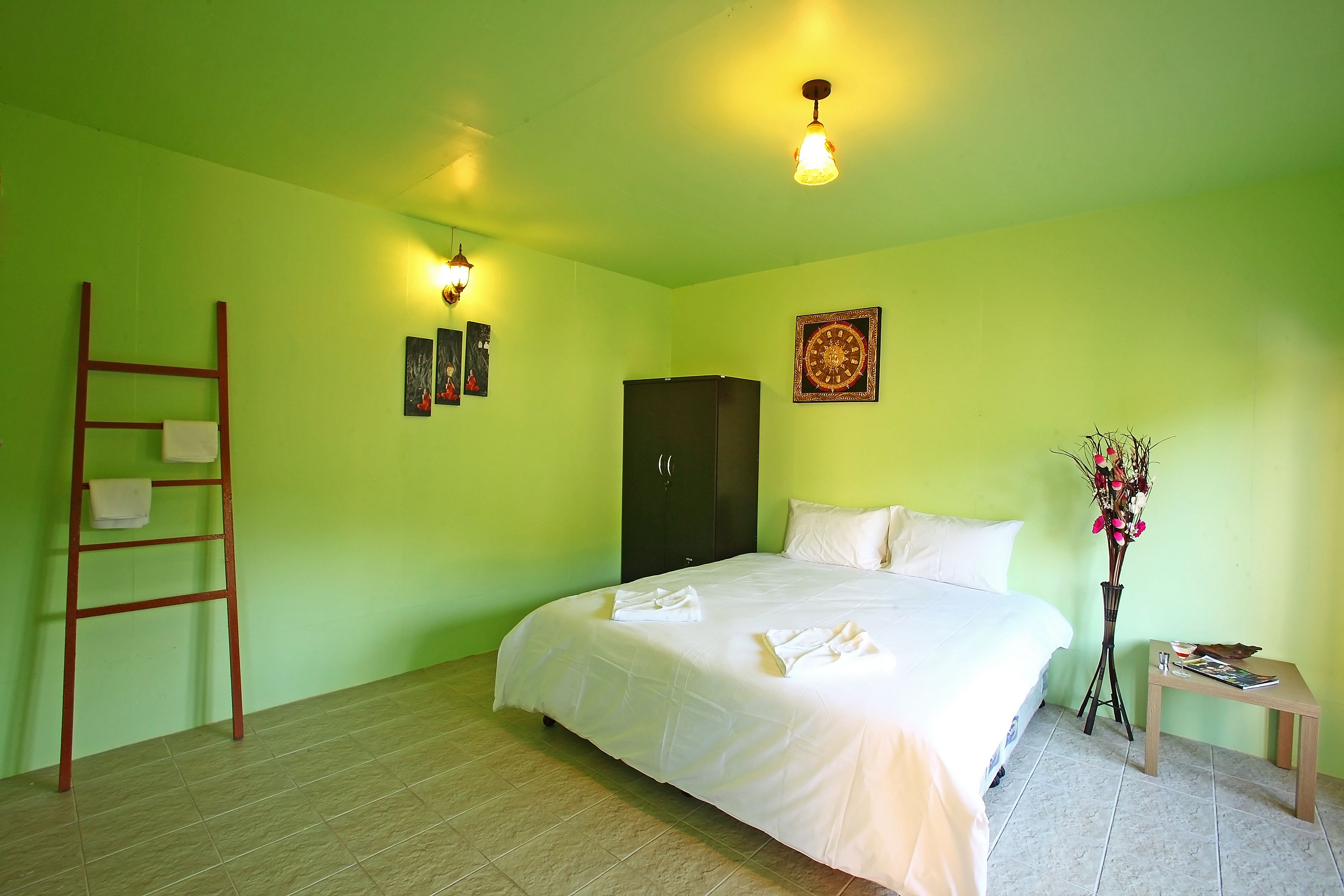 deluxe room | desk, blackout curtains