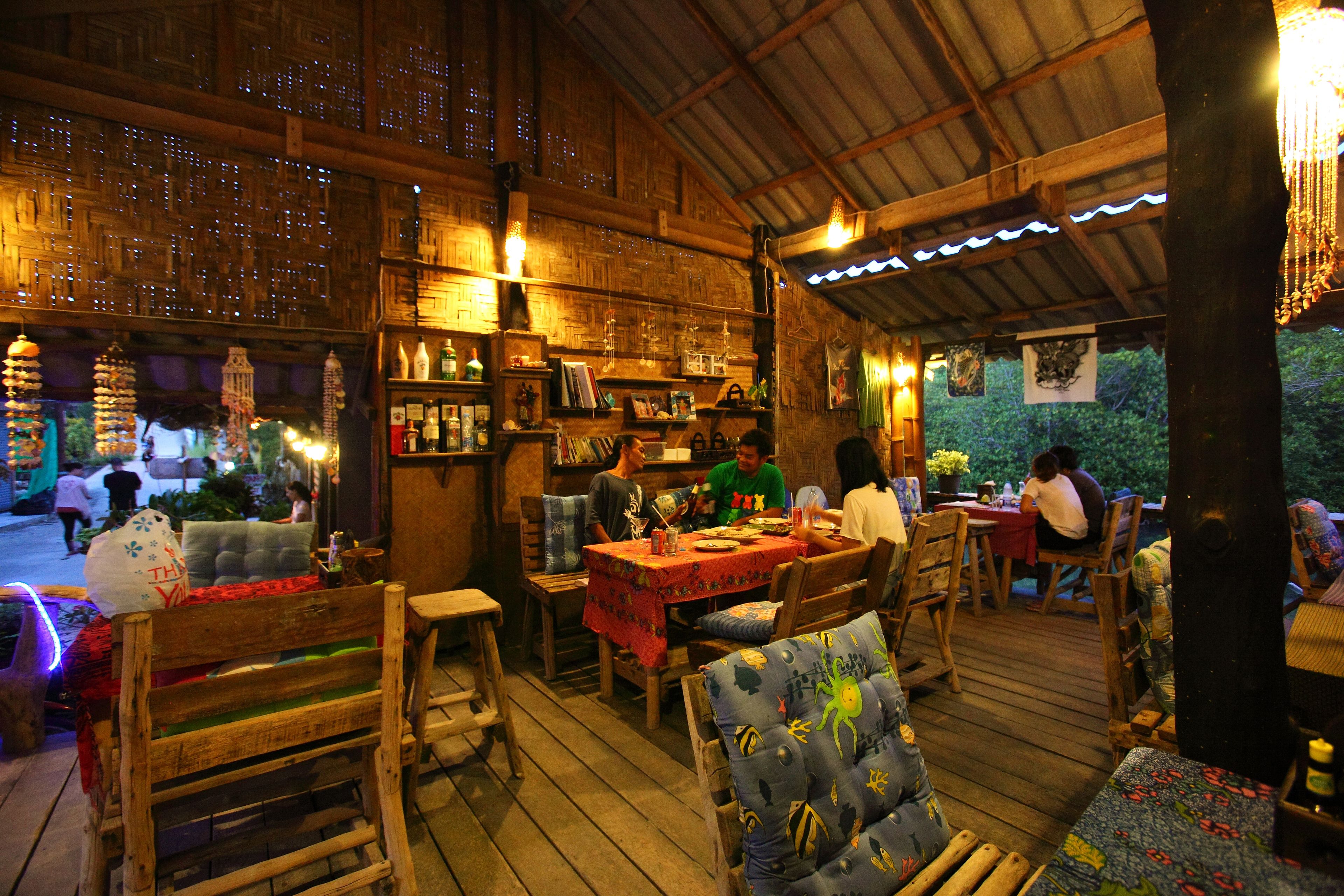 breakfast, lunch, dinner served; thai cuisine