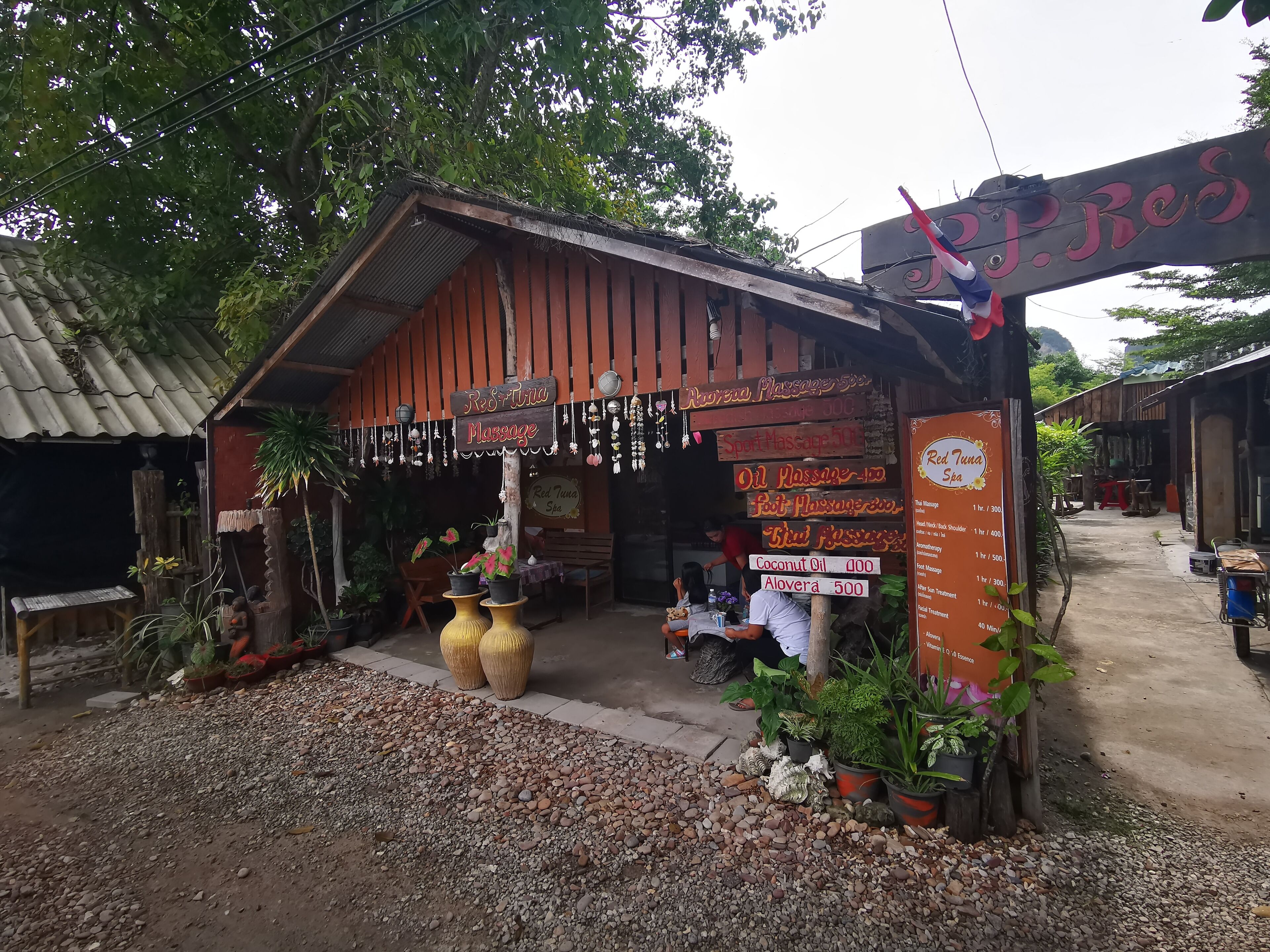 couples treatment room(s), aromatherapy, thai massages, reflexology