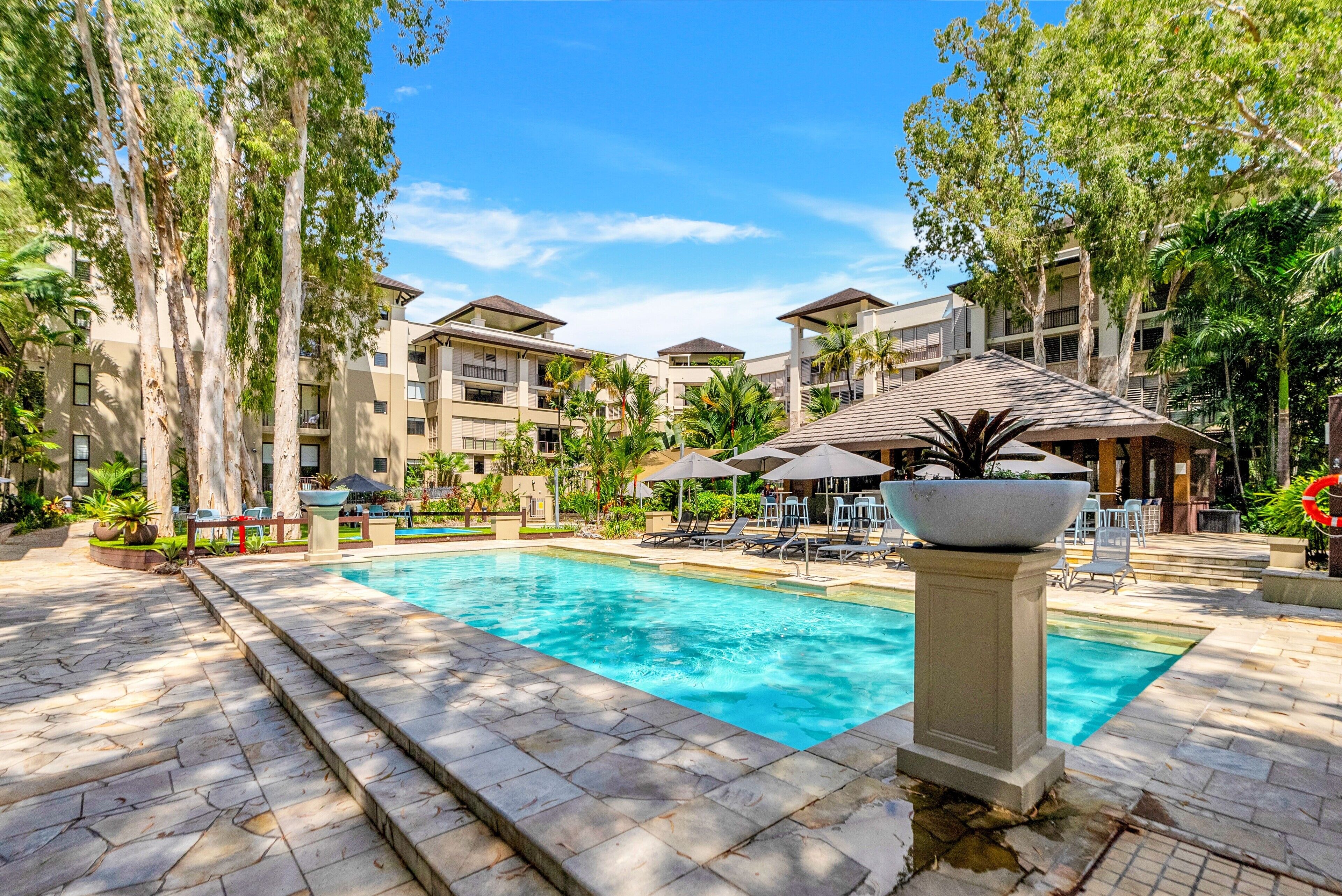 3 outdoor pools, free pool cabanas, pool umbrellas