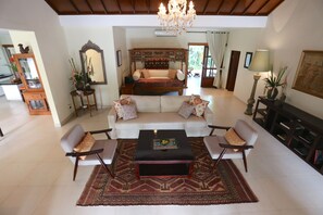 42-inch flat-screen TV with cable channels, LED TV - Villa Balidamai by Nagisa Bali (Seminyak)
