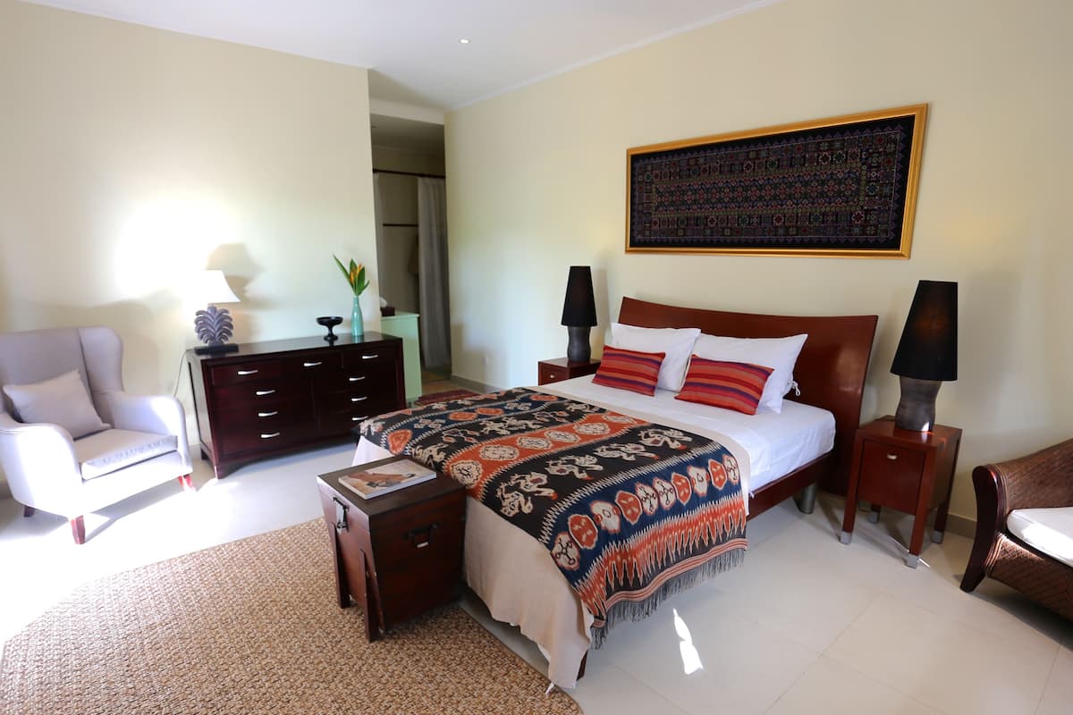 In-room safe, iron/ironing board, cribs/infant beds, rollaway beds