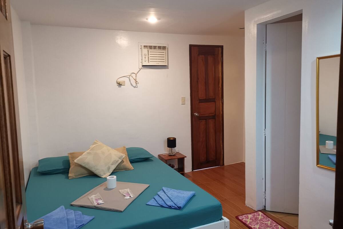 1 bedroom, desk, free WiFi, bed sheets