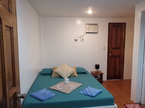 Tweepersoonskamer | Een bureau, gratis wifi, beddengoed