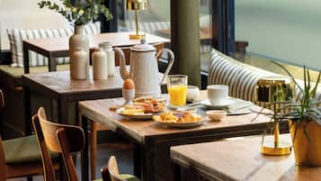 Petit déjeuner buffet servi tous les jours en supplément