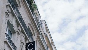 A hotel sign with the name "CQQ HOTEL" on a building facade. - COQ Hotel Paris (Paris)