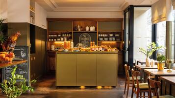 Petit déjeuner buffet servi tous les jours en supplément