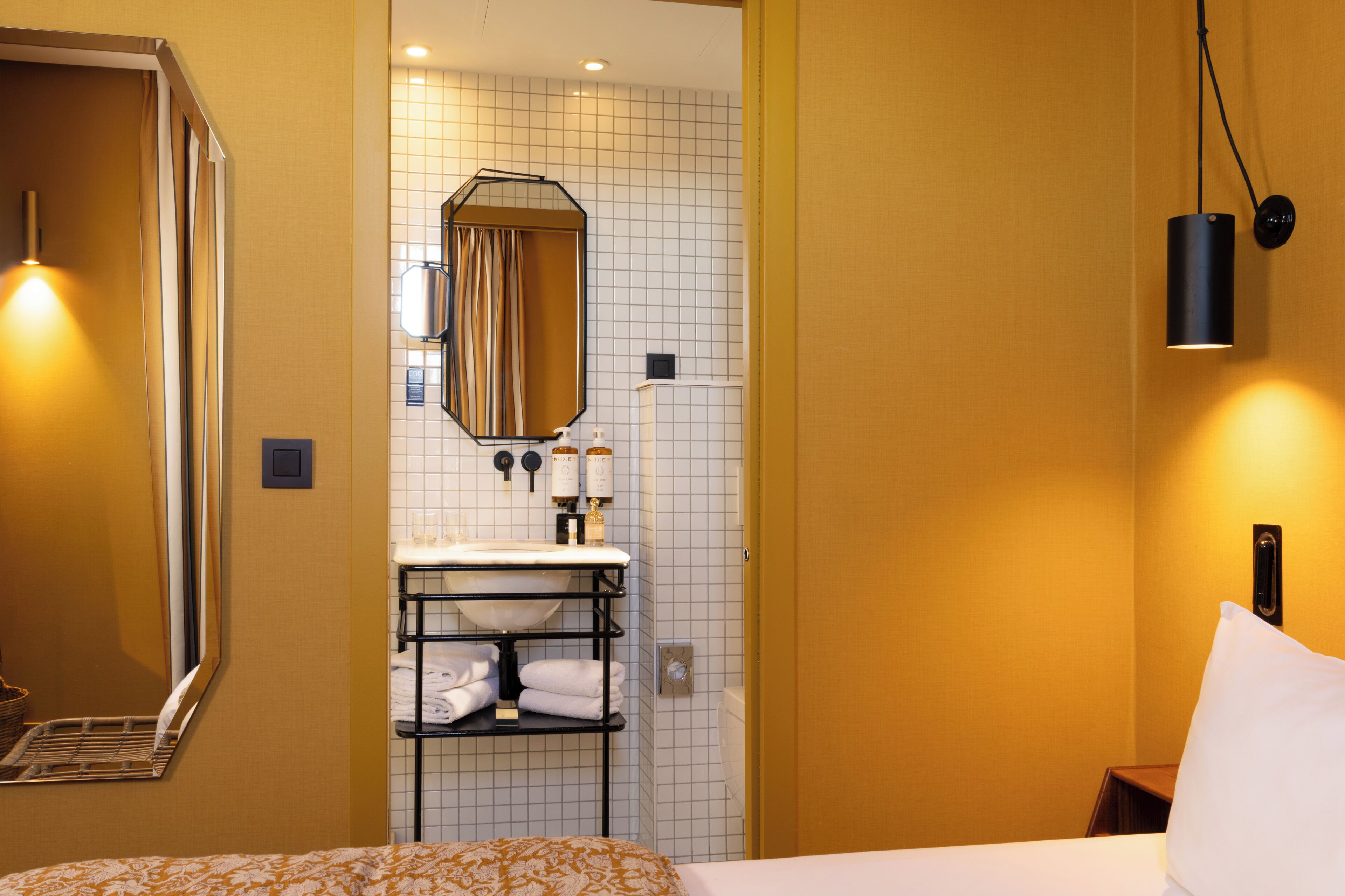 Classic Double Room | In-room safe, desk, soundproofing, free WiFi