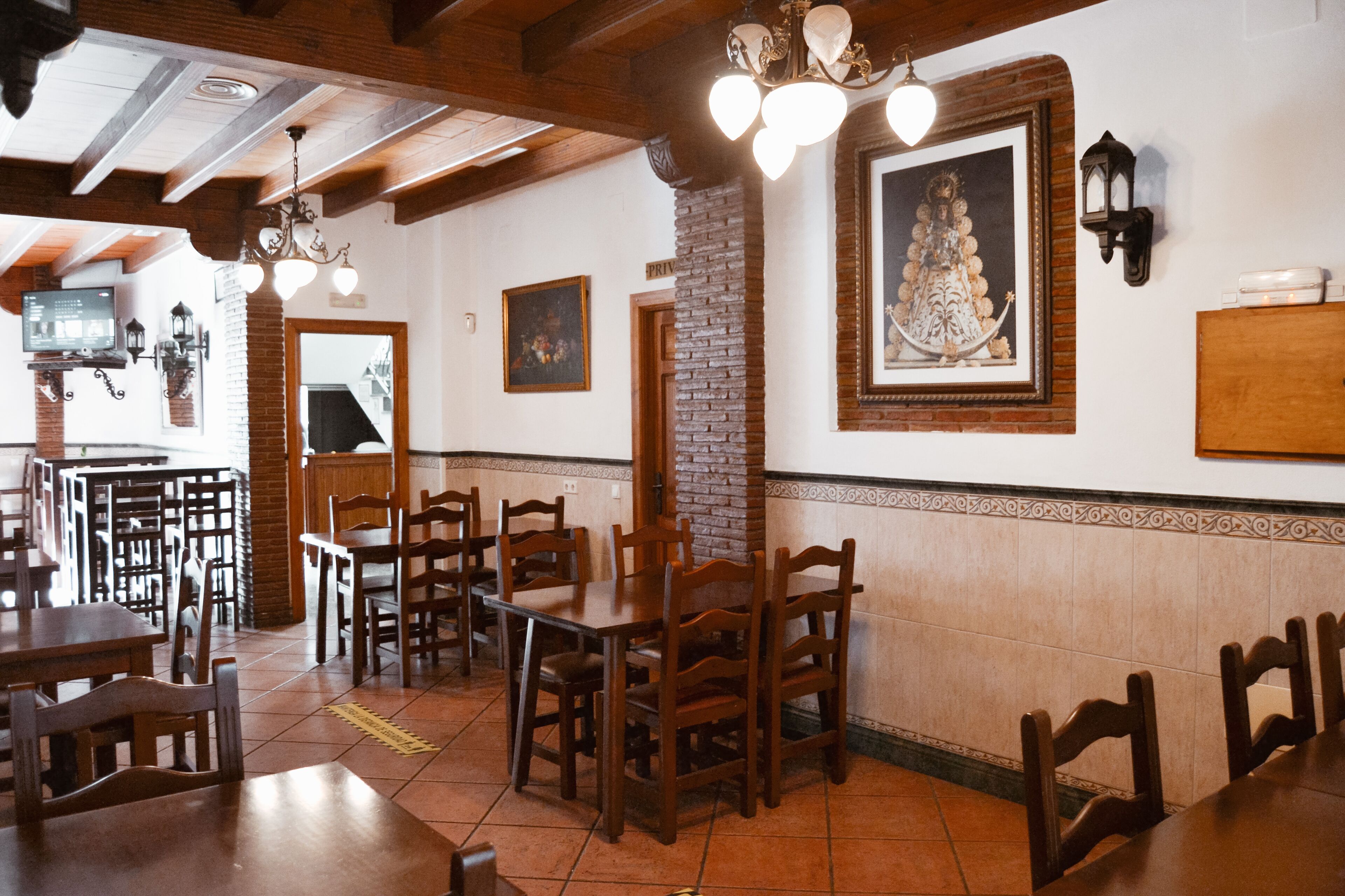 S'hi serveixen esmorzars, dinars i plats de cuina mediterrània 