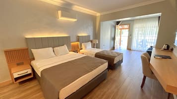 Superior Triple Room, Multiple Beds