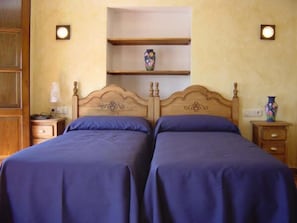 In-room safe, desk, blackout drapes, soundproofing - Hotel Don Pero (Álora)