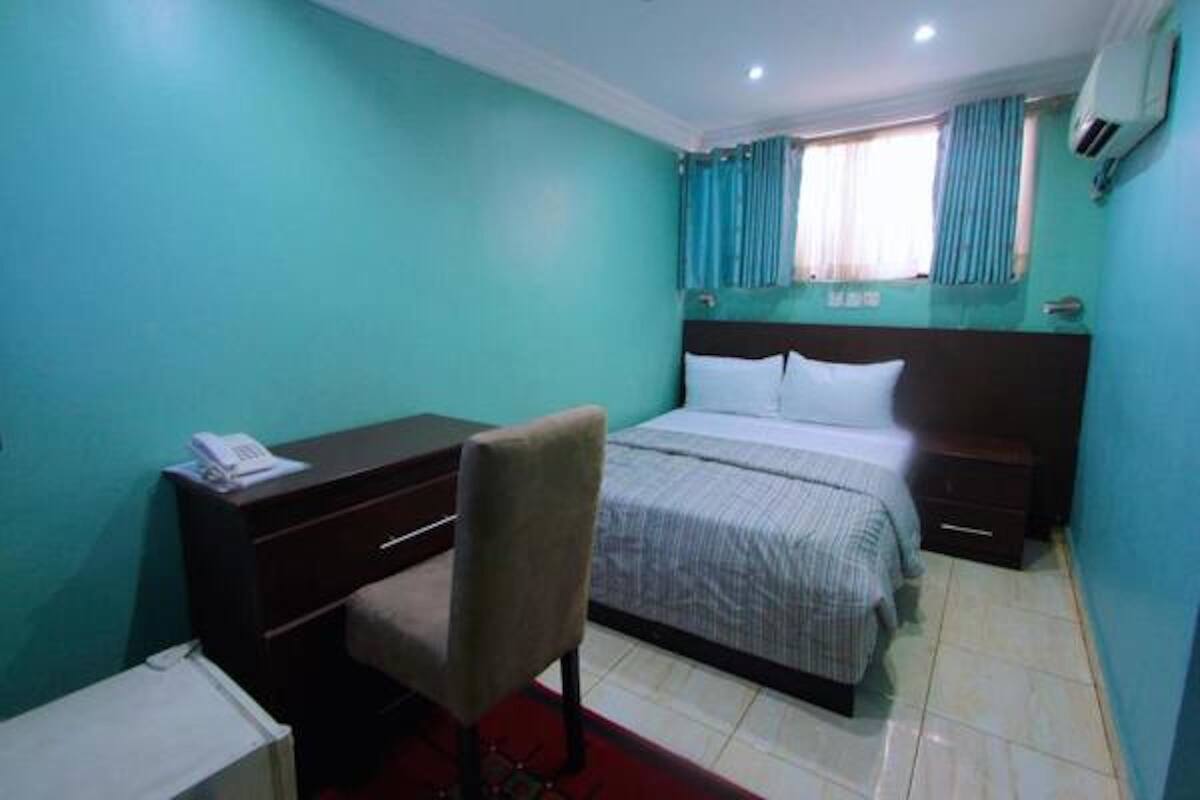 Junior Room | In-room safe, desk, laptop workspace, free WiFi