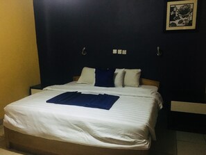 4 bedrooms, in-room safe, desk, laptop workspace - Divine Fountain Ajao (Lagos)