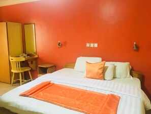 4 bedrooms, in-room safe, desk, laptop workspace - Divine Fountain Ajao (Lagos)