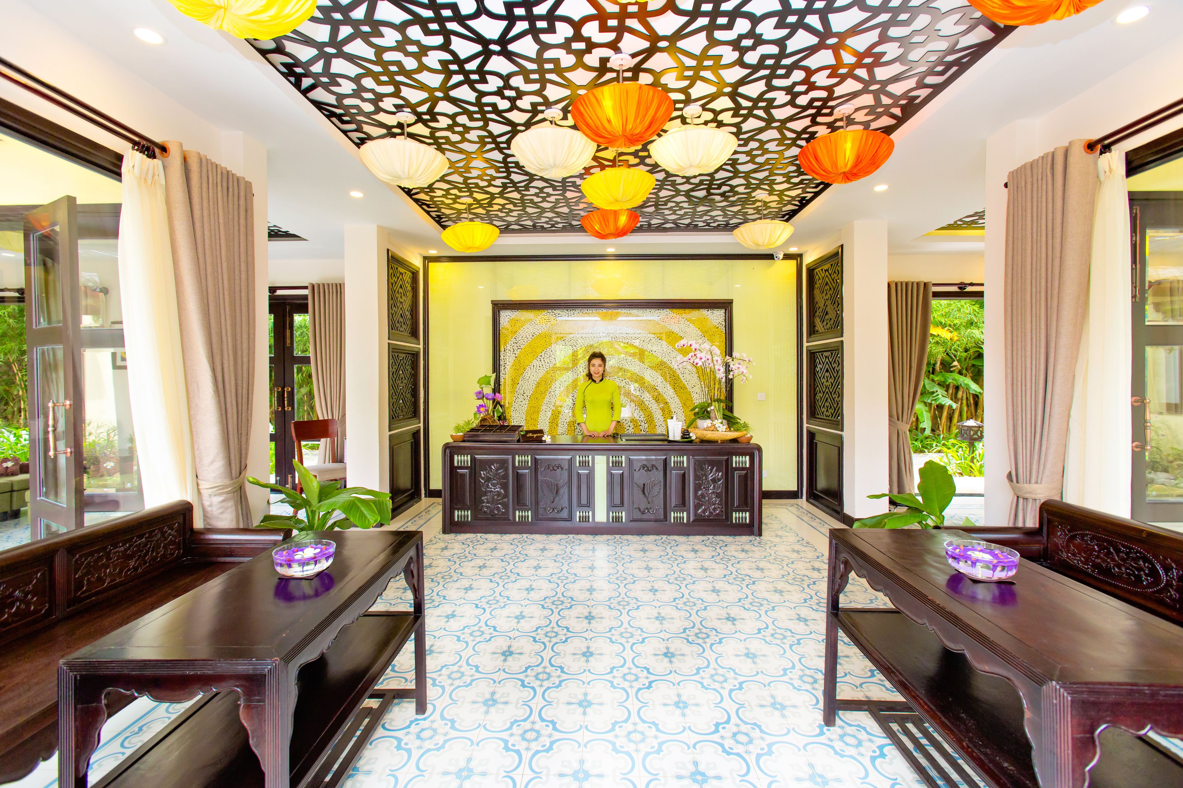 body treatments, aromatherapy, hot stone massages, facials, massages