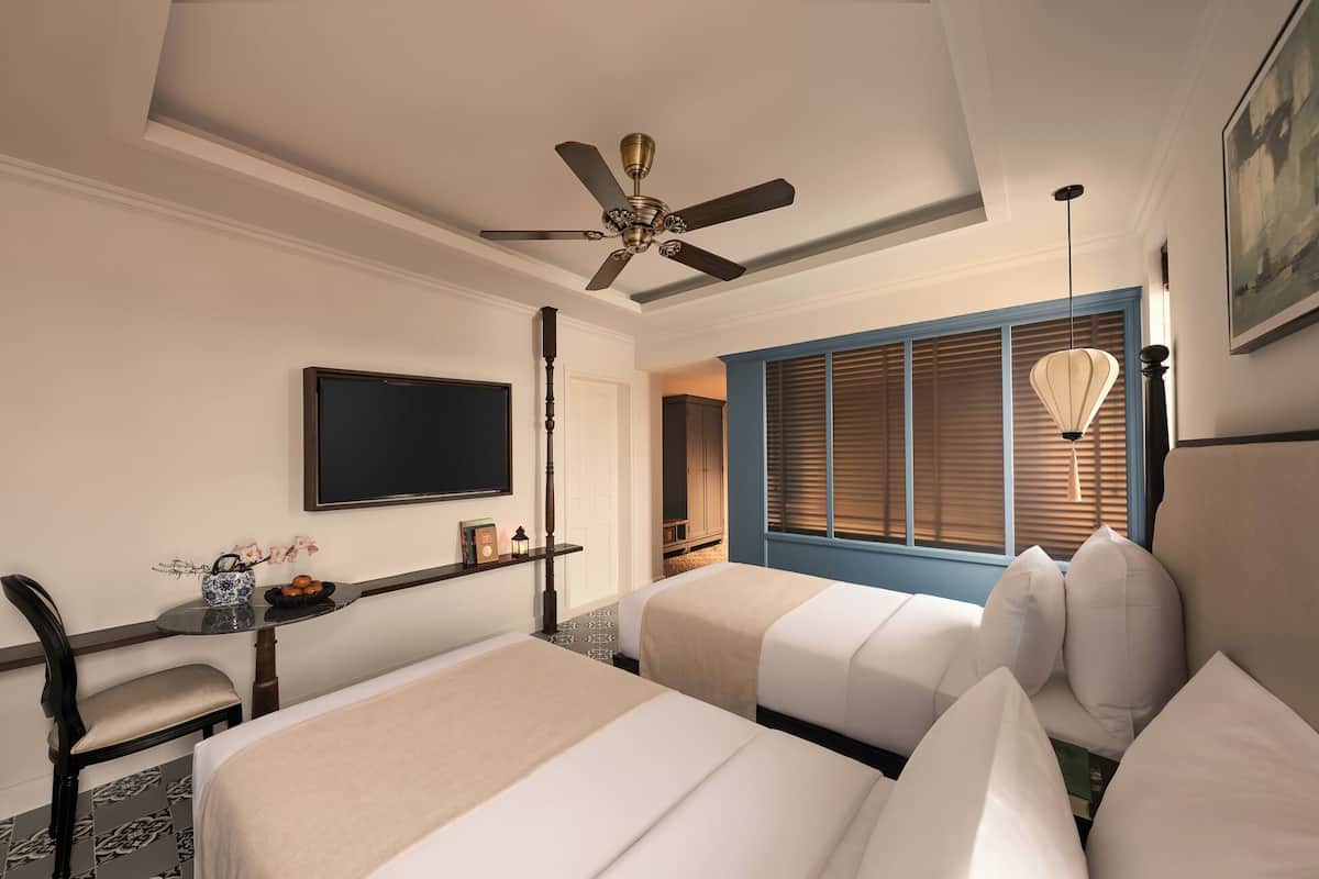 Chambre « Premier » avec lits jumeaux, vue jardin | 1 chambre, couette en duvet d'oie, minibar