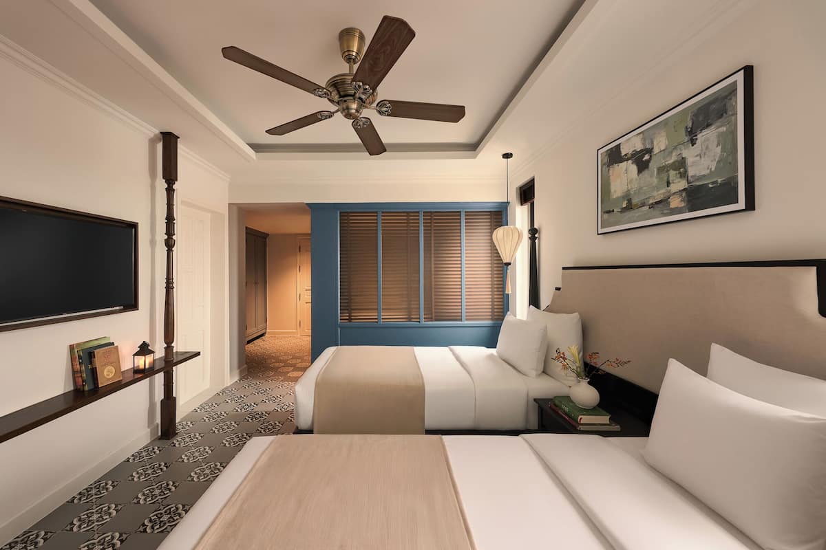 Habitación Premier con 2 camas individuales, vista al jardín | 1 habitación, edredón, minibar y caja de seguridad en la habitación