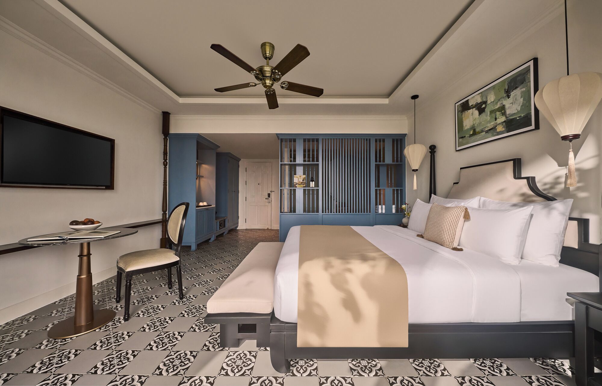 Deluxe Double Room, 1 King Bed | 1 bedroom, down comforters, minibar, in-room safe