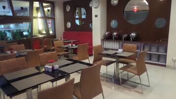 Breakfast, lunch, dinner served; Indonesian cuisine
