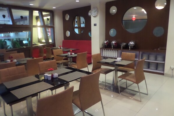 供应早餐、午餐和晚餐,印尼菜