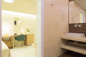 Flat-screen TV - Athena Hotel (Nafplio)
