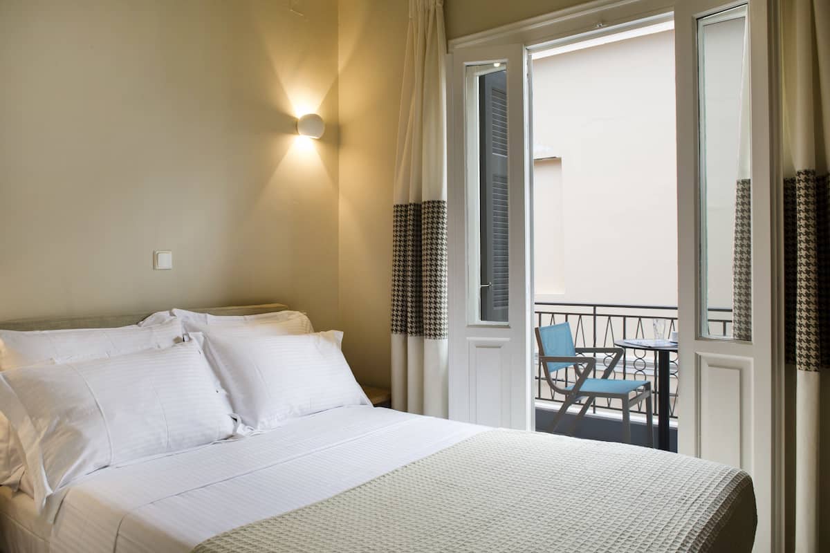 egyptian cotton sheets, premium bedding, down duvets, pillow-top beds