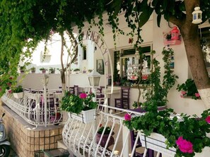 Outdoor banquet area - Agan Pansiyon (Bodrum)