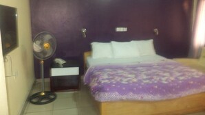 In-room safe, desk, WiFi (free) - Divine Fountain Omole (Lagos)
