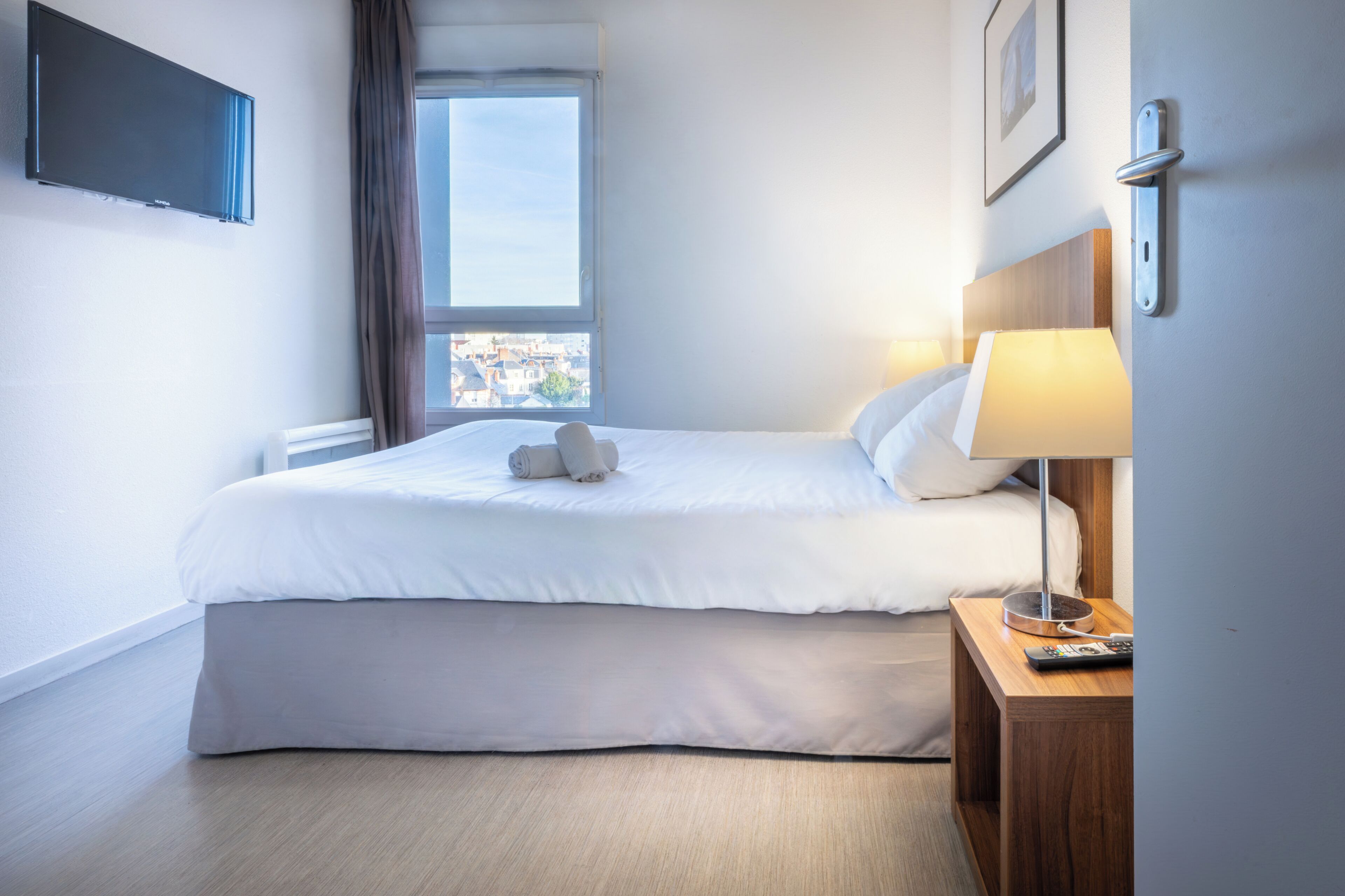 Apartamento, 1 quarto | Escrivaninha, quartos à prova de som, ferros/tábuas de passar roupa