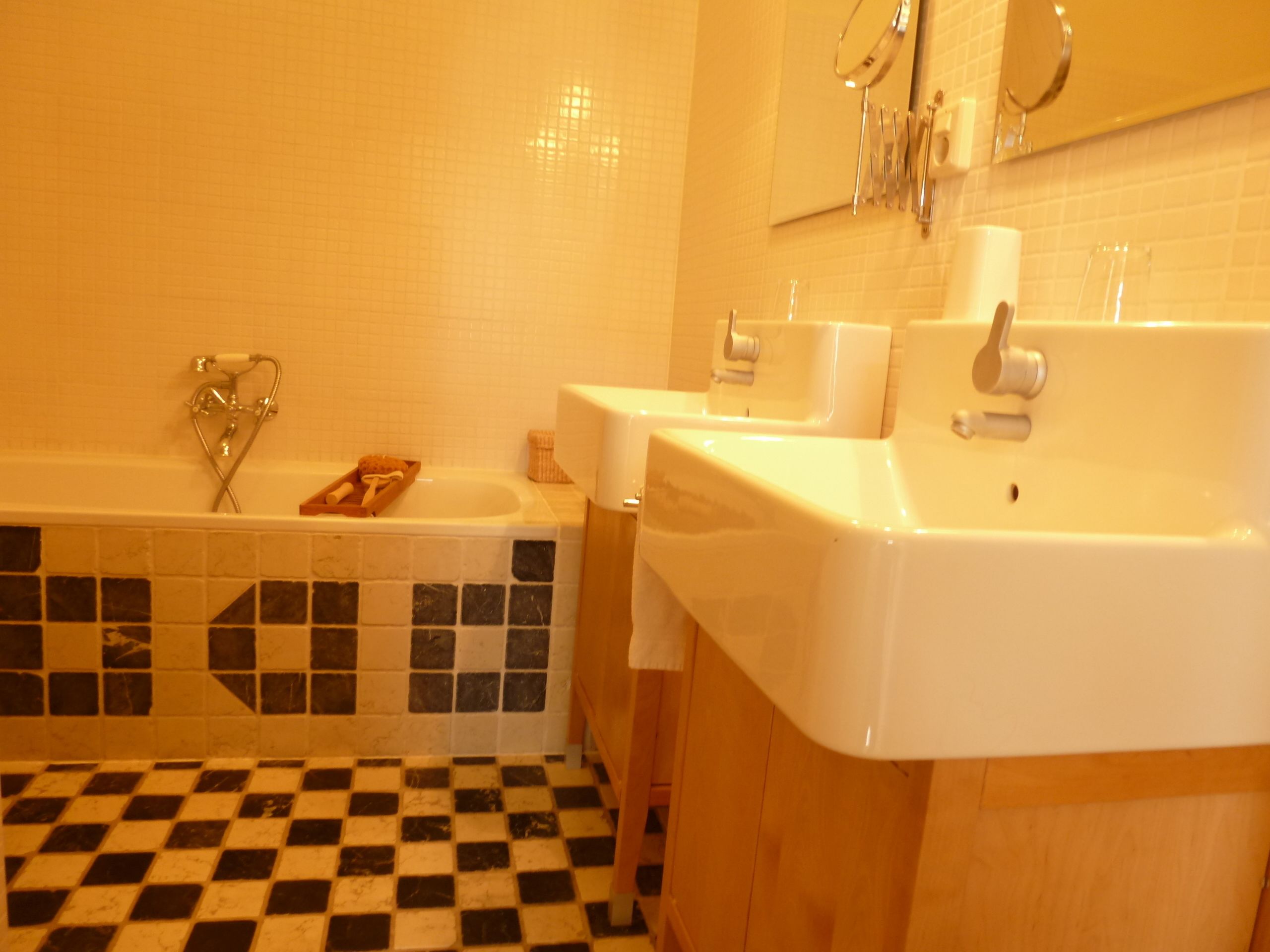 standard room (het loket) | deep-soaking bathtub