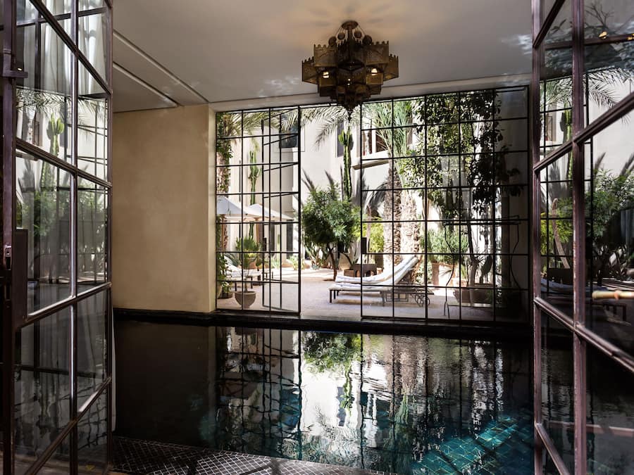 Indoor pool, sun loungers