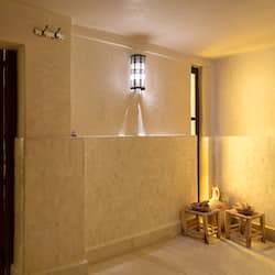 Een Turks bad/hammam, lichaamsbehandelingen, body wraps, body scrubs